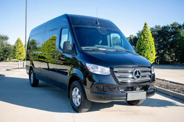 Ankomst Privat Transfer Skavsta Flygplats NYO till Stockholm City av Minibus