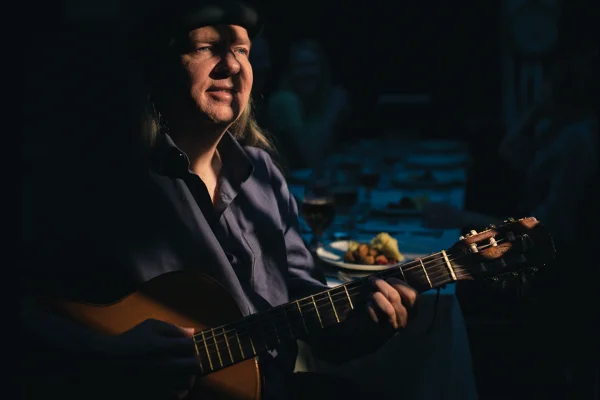Middag & musik i mörker på Svartklubben
