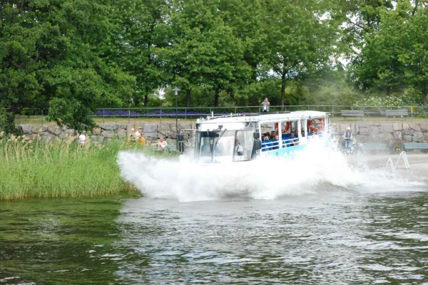 Stockholm: Land- och vattentur med amfibiebuss