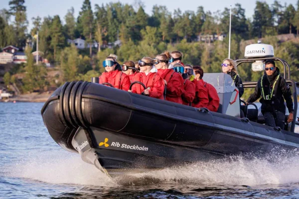 Stockholm: 2-timmars tur med RIB Speed Boat i skärgården