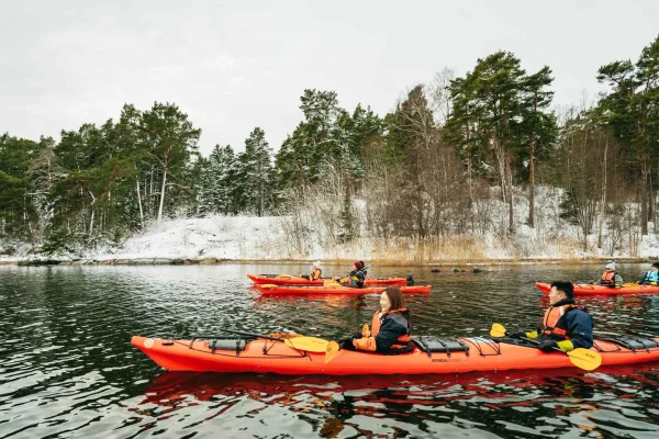Stockholm: Vinterkajakpaddling, svensk fika och varm bastu
