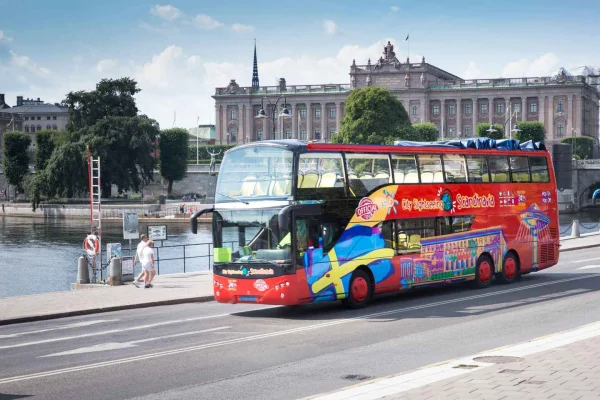 Stockholm: Stadsvandring med sightseeing med hop-on hop-off-buss