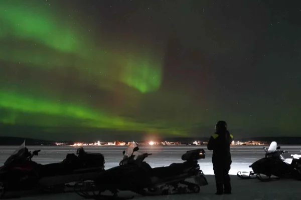 Kiruna: Snöskotertur med norrsken, fika och renar