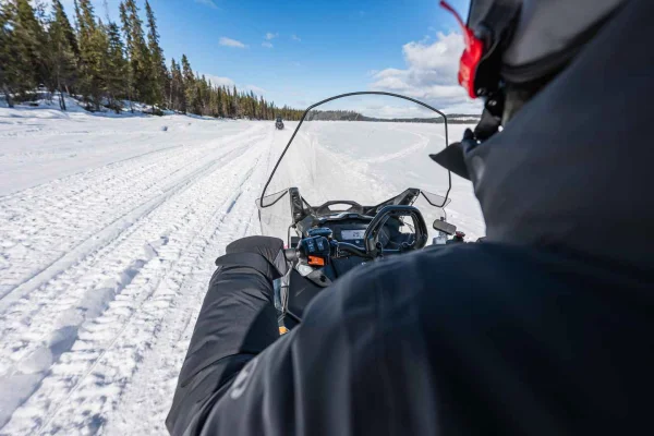 Kiruna: Guidad snöskotertur med kaffepaus