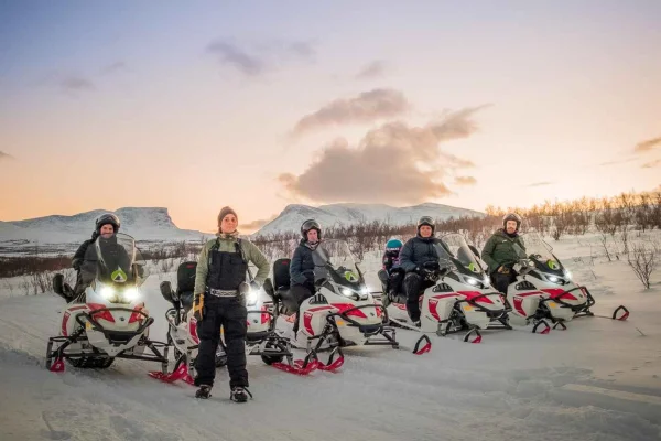 Abisko: Guidad tur med elsnöskoter i Abiskos nationalpark...