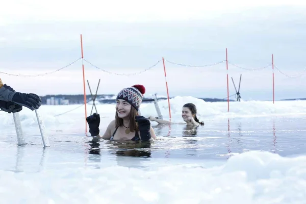 Luleå: Isbad Bastuupplevelse