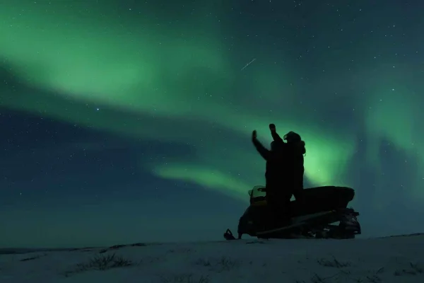 Premium Aurora snöskoterresa med panoramautsikt