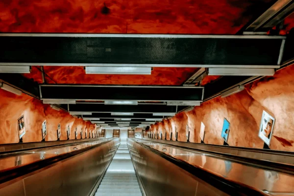 Stockholm: Konst- och fototur i tunnelbanan – världens längsta galleri
