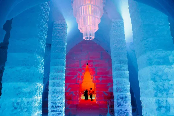 Kiruna: Besök på ishotellet och samiska museet med transfer