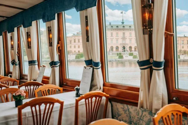 Stockholm: Drottningholm – lunchkryssning (tur och retur)