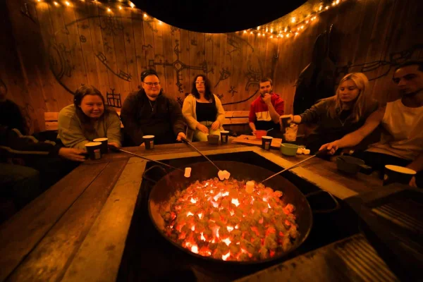 Abisko: Samiskinspirerad norrskens-BBQ med norrskensjakt