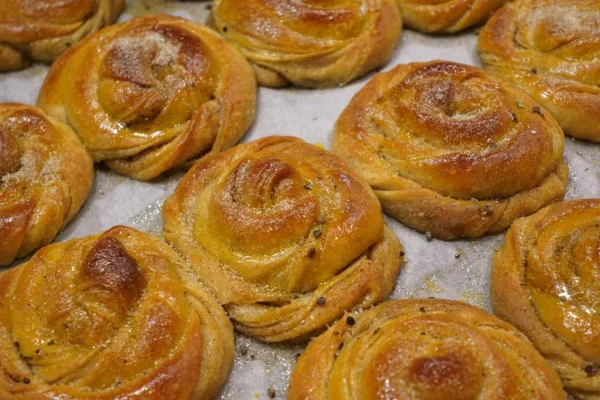 Uppsala: Bakkurs i svenska kardemummebullar med fika