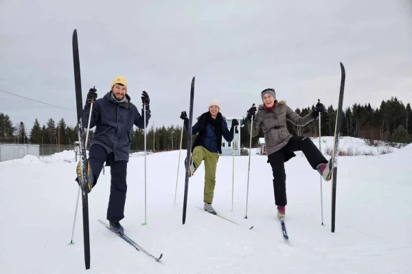 Hyr skidor eller snöskor i Sea Lapland