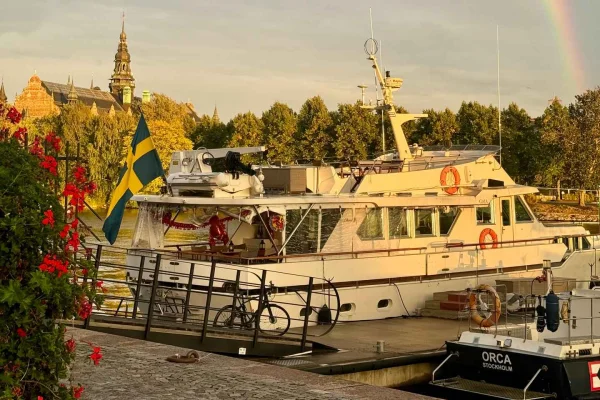 Stockholm: Privat tur med klassisk yacht (solnedgång/middag/etc)