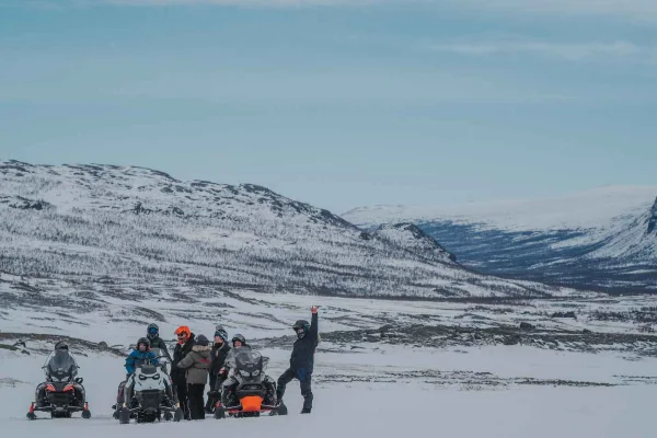 Kiruna: Arktisk vildmarkssafari med snöskoter och lunch