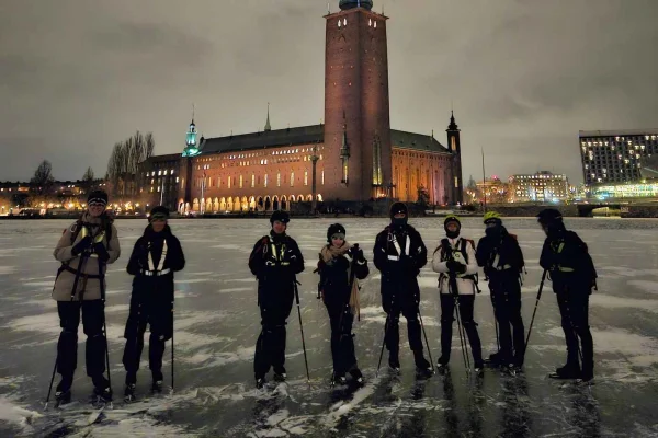 Stockholm: Åk skridskor i månskenet med varm choklad