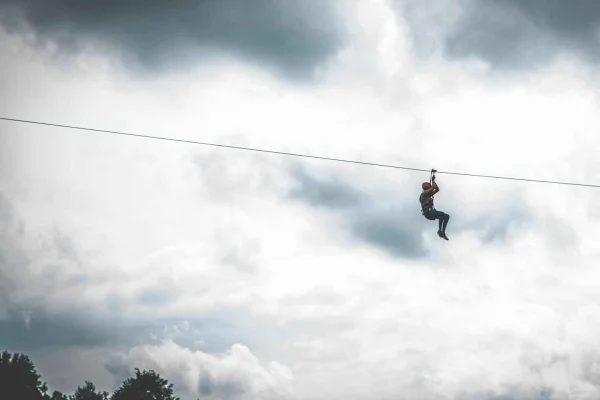 Hässleholm: Biljett till ziplines på flera nivåer och klätterpark