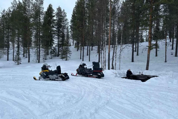Svenska Lappland: Guidad tur med snöskoter och förfriskningar