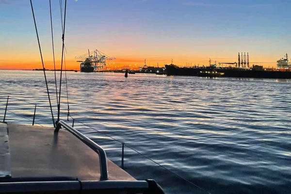 Göteborg: Seglingstur vid soluppgången med frukostbuffé