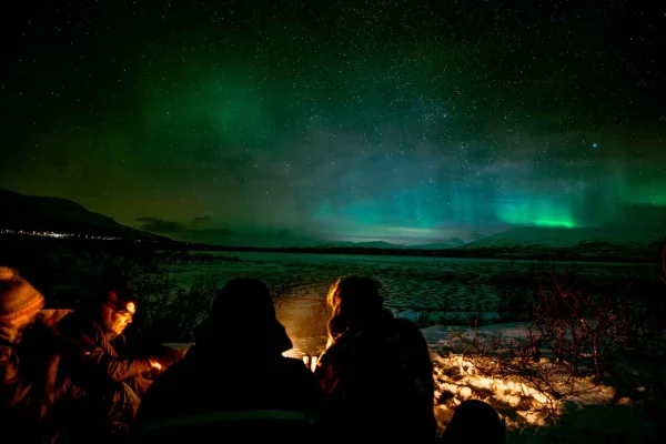 Kiruna: Premiumupplevelse med norrsken och lägermiddags på nyårsafton
