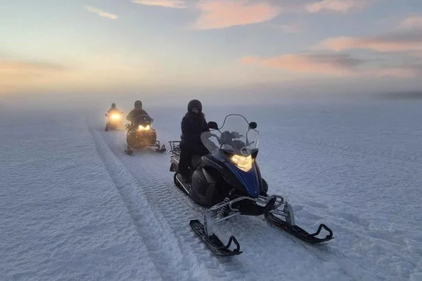 Kalix – Lapplands snöskotersafari heldag med lunch och fika