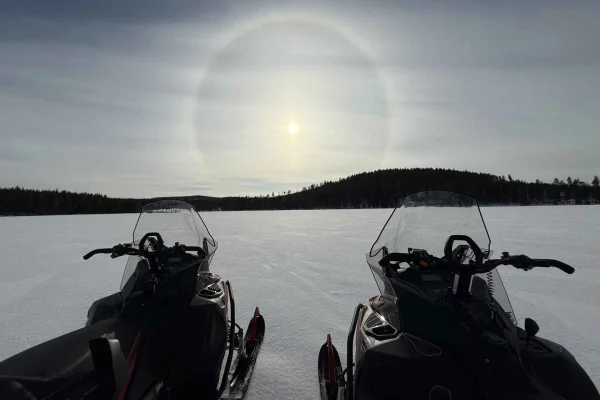 Överkalix - Lappland: Heldagsutflykt med snöskoter och isfiske