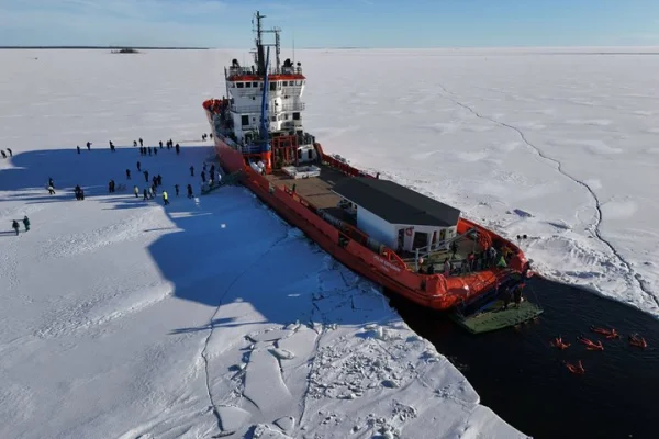 Polar Explorer Isbrytarkryssning med isflytande i Luleå