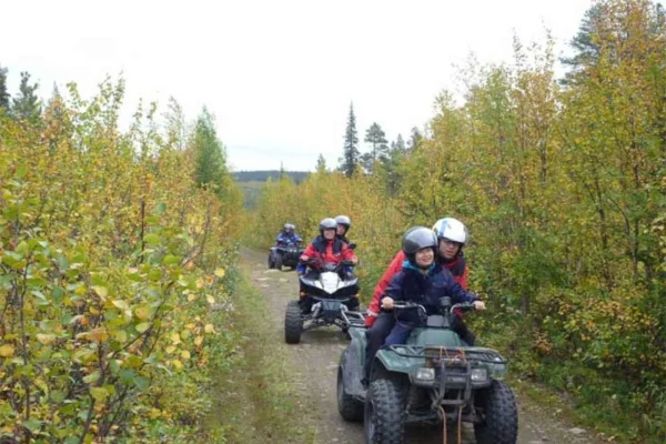 Kiruna: ATV-tur med övernattning och bastu