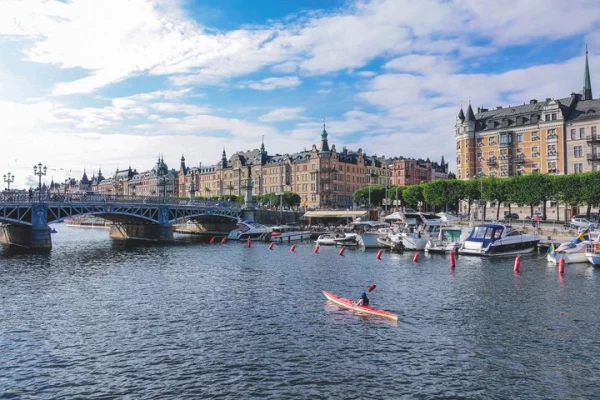 Stockholms privata guidade vandring och delad båttur