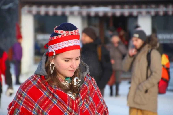 Jokkmokk: Guidad rundtur och berättande med samisk lokalguide