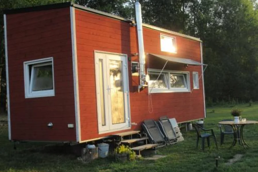 Stuga med bastu i naturen nära Stockholm