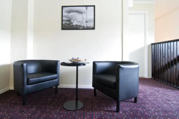 Hotel & Hostel 10