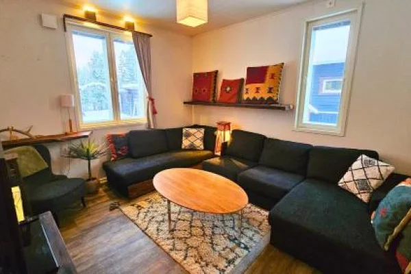 Riverfront Aurora Chalet