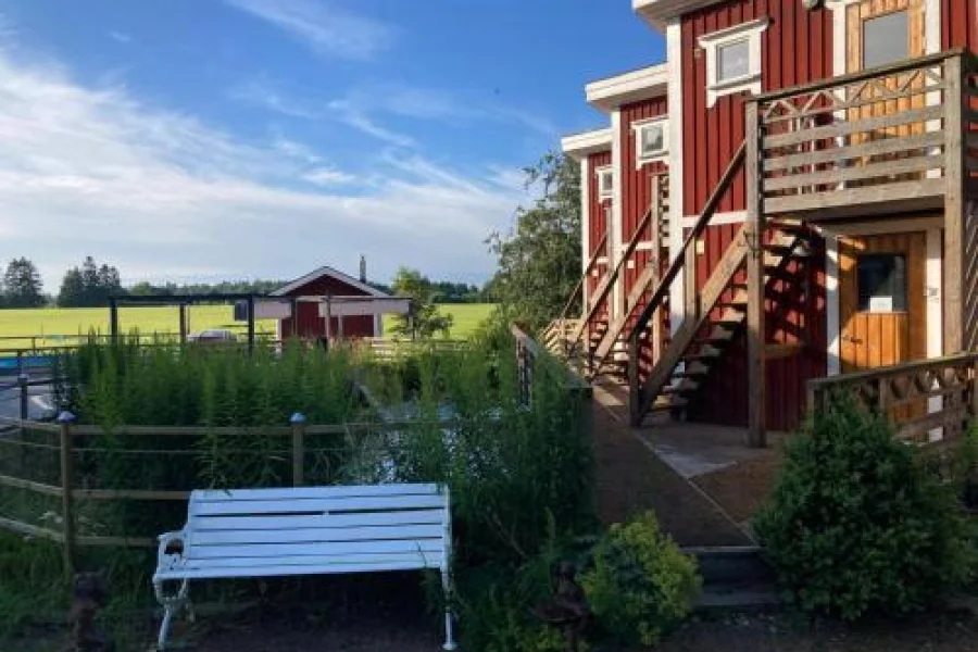 Madam Blås mysiga stugor med vedeldad bastu och badtunna