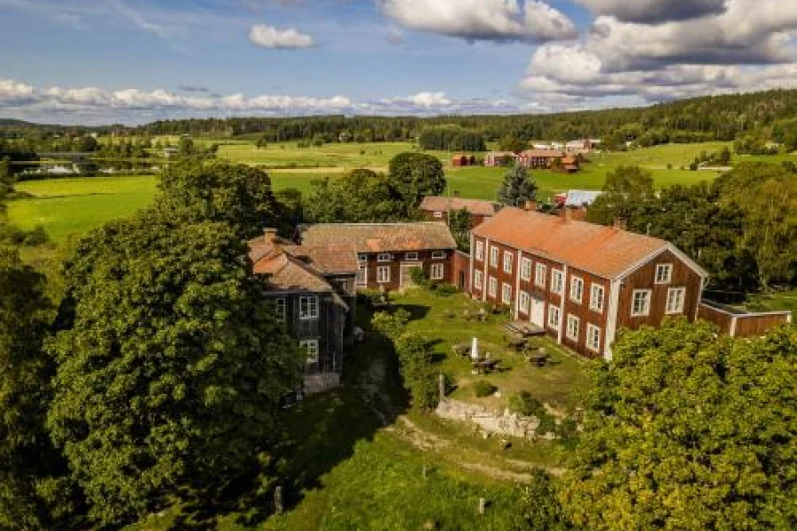 Frägsta Hälsingegård B&B