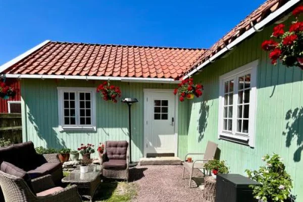 Charmigt gårdshus i hjärtat av Vadstena