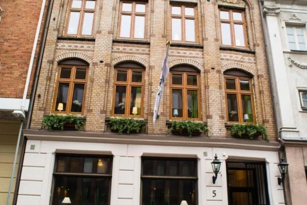 H5 Hotel
