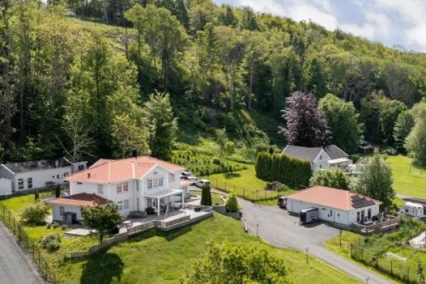 Hills Cottage Holiday Homes