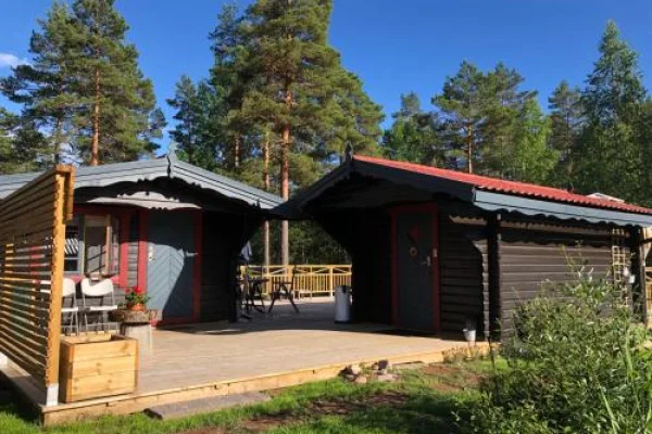 Timber cottages with jacuzzi and sauna near lake Vänern