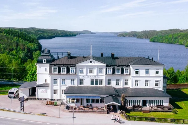 B&B Carl XII