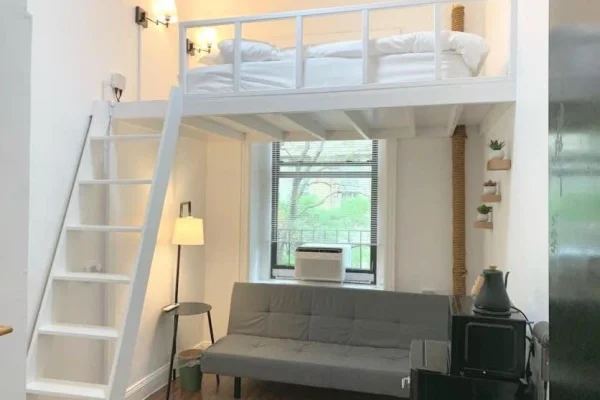 Private room with Shared bath on Union Square 11