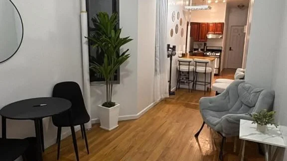 Steps from Central Park - Cozy Room - Shared Bathroom