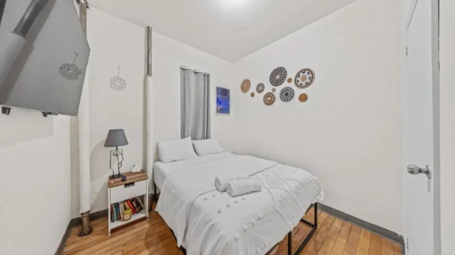 Chic Times Square 1BR Entire Apt - Private Kitchen & Bath - Hosts 4