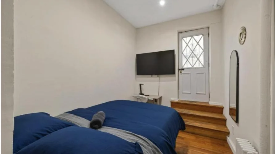 The NYC Value Room near Times Square & Broadway - Private Room with shared bathroom