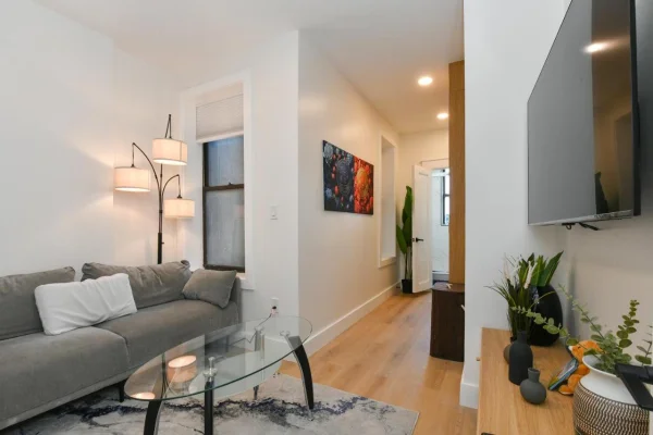 Modern 2BR Apartment Near Central Park