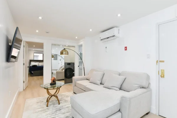 Luxury 3BR Waterfront Escape In FiDi Seaport