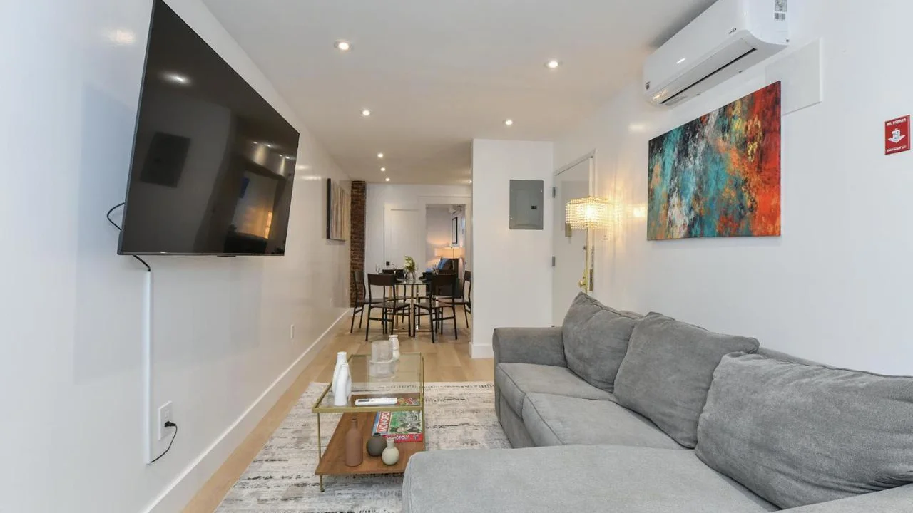 The New York Minute Apt -3 bedrooms -Sleeps 13