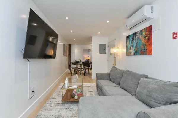 The New York Minute Apt -3 bedrooms -Sleeps 13