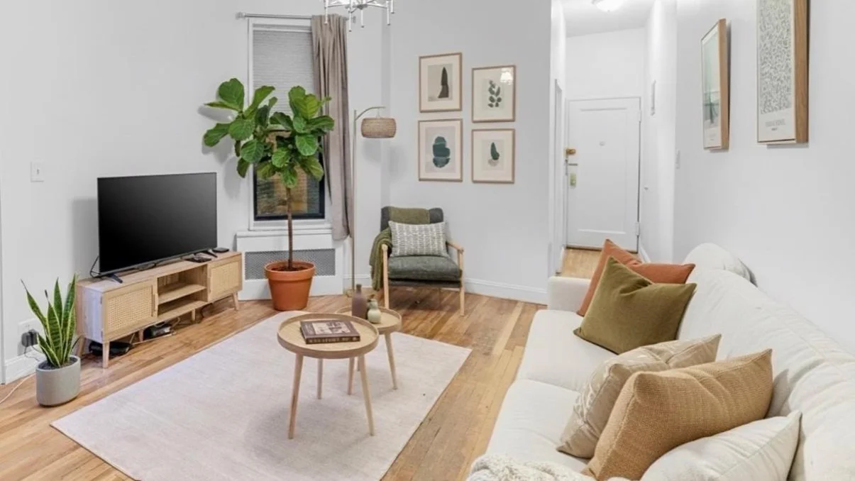 Charm 2Bd in Upper East Side with Backyard