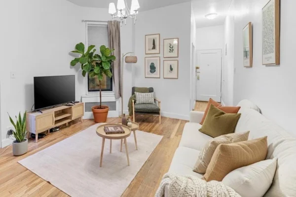 Charm 2Bd in Upper East Side with Backyard